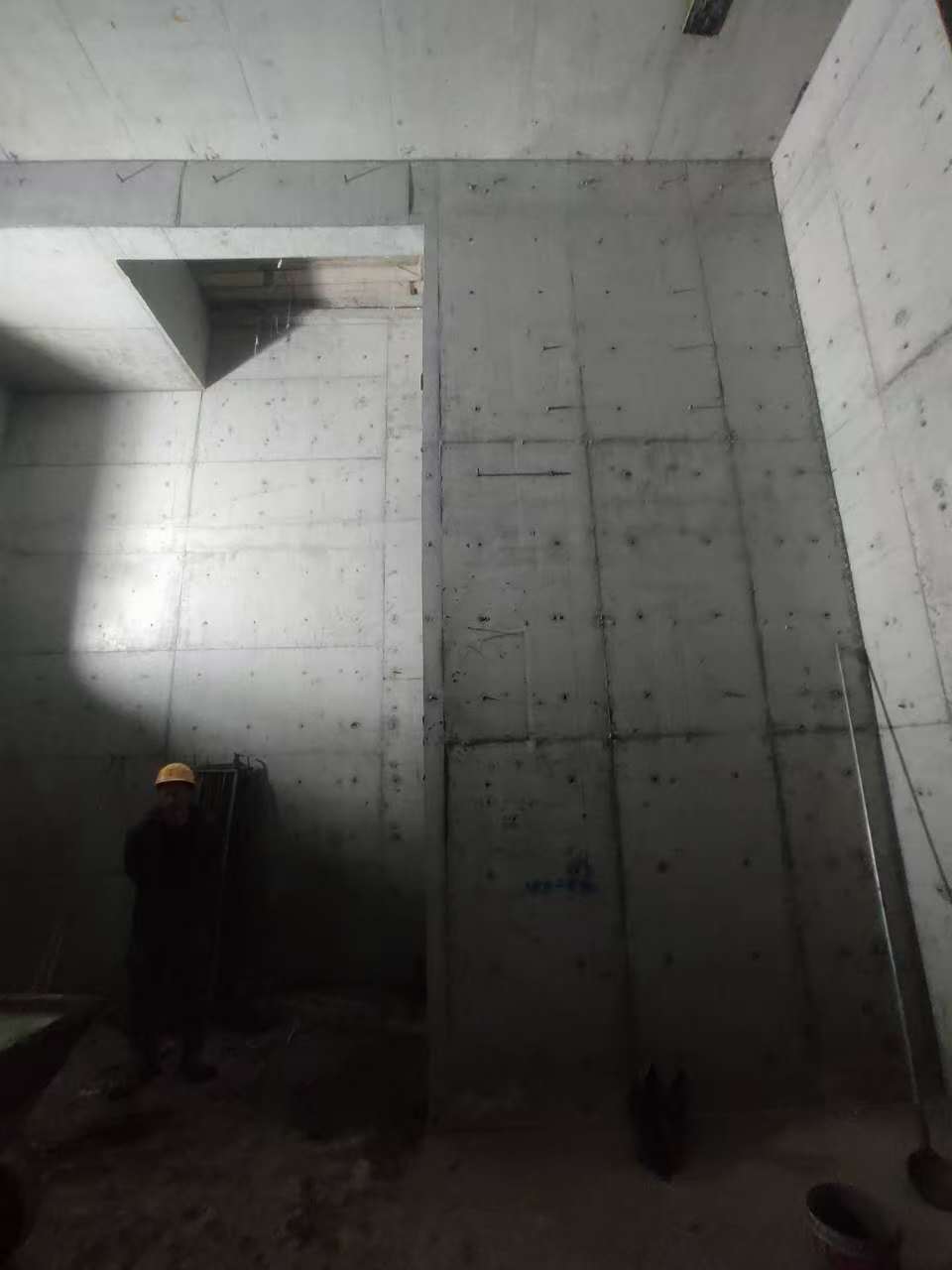 南漳墙上开槽钢筋断了有影响吗